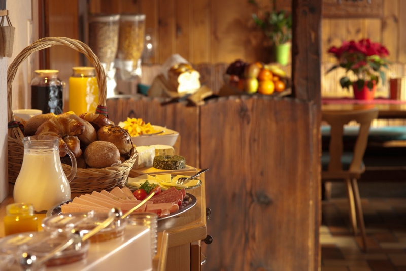 boulangerie-VINON SUR VERDON-min_breakfast_buffet_food_restaurant_meal_hotel_plate_fresh-718745